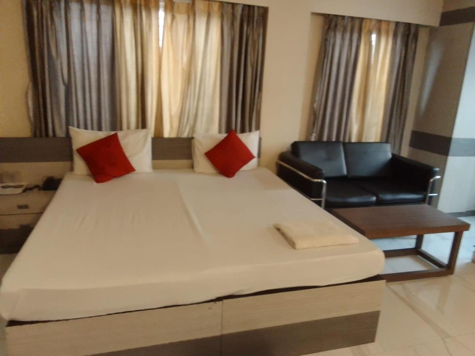 Shivangan Hotel And Banquet 加尔各答 外观 照片