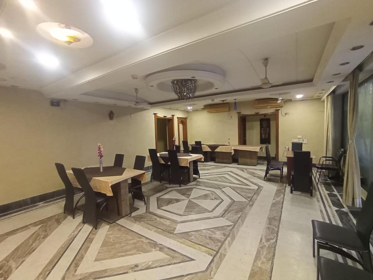 Shivangan Hotel And Banquet 加尔各答 外观 照片